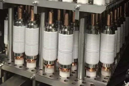 真空開(kāi)關(guān)管產(chǎn)生操作過(guò)電壓的原因是什么？