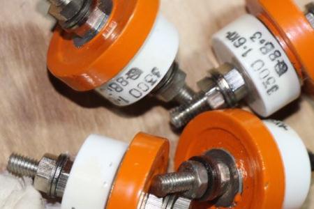 真空開關管的氣密絕緣系統(tǒng)、屏蔽系統(tǒng)以及導電系統(tǒng)